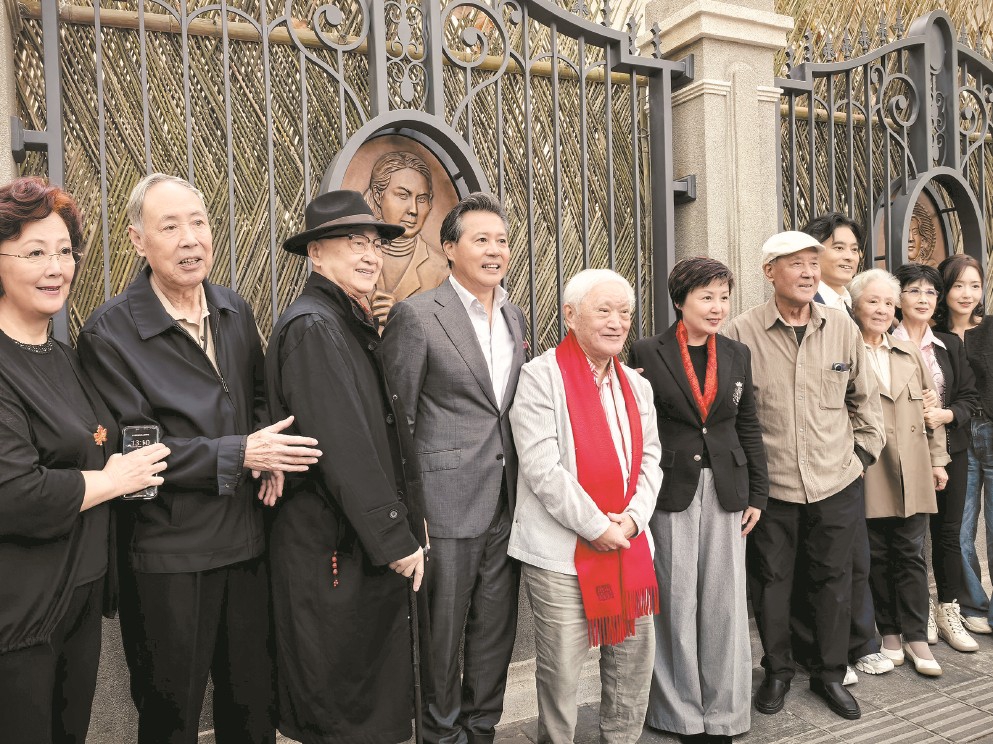 上海首个电影街区与市民见面 到“梧桐影巷”邂逅上海电影前世今生(上海首个电影街叫什么)