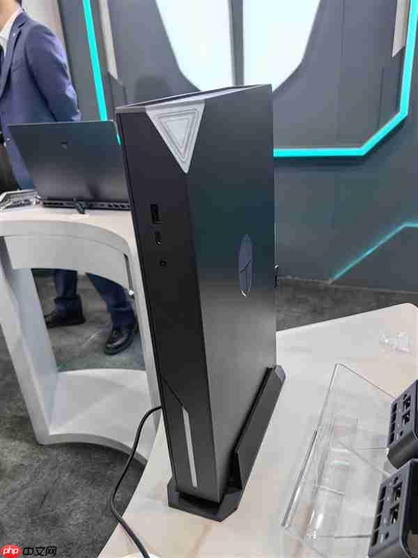 雷神MIX G2独显游戏迷你主机亮相:行业首款Ultra 9 275HX + RTX 5090