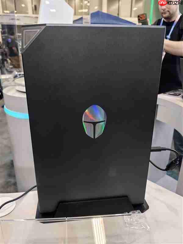 雷神MIX G2独显游戏迷你主机亮相:行业首款Ultra 9 275HX + RTX 5090