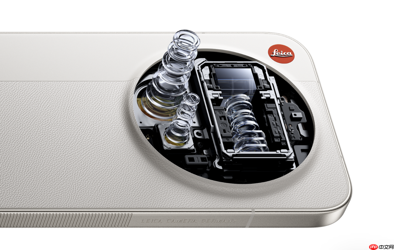 外媒：小米17 Ultra的2亿像素是打破公共与私人空间界限的工具！