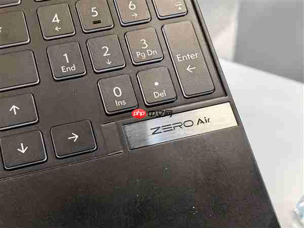 雷神ZERO Air轻薄游戏本实机首秀：仅1.58kg 160W双满血性能释放
