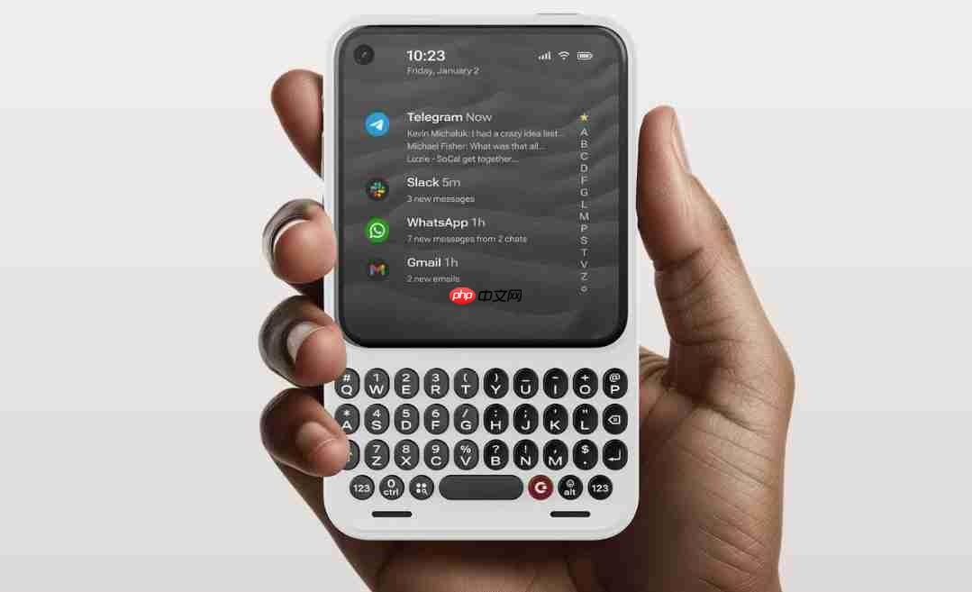 告别虚拟按键!Clicks Communicator实体键盘手机怀旧登场 燃烧你的黑莓魂