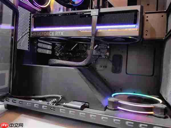 华硕梦幻电竞旗舰！ROG枪神10X台式机惊艳首秀：首创全息投影颜值无敌