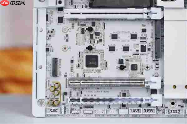 实木+皮革都用上了！技嘉木雕X870E AERO X3D WOOD主板图赏