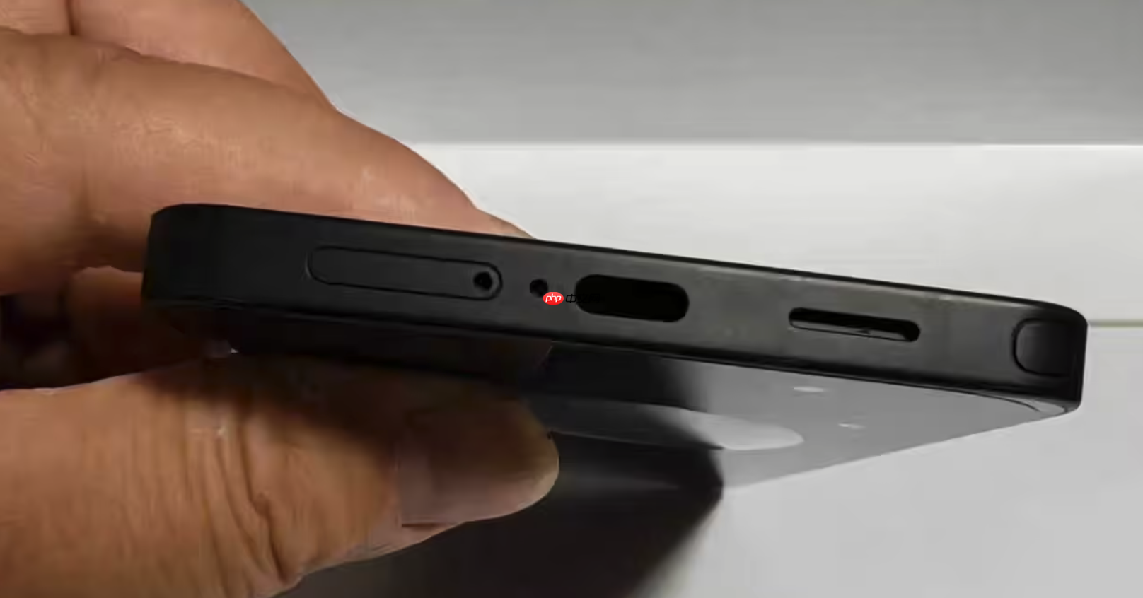 三星Galaxy S26 Ultra机模曝光：摒弃方正机身设计