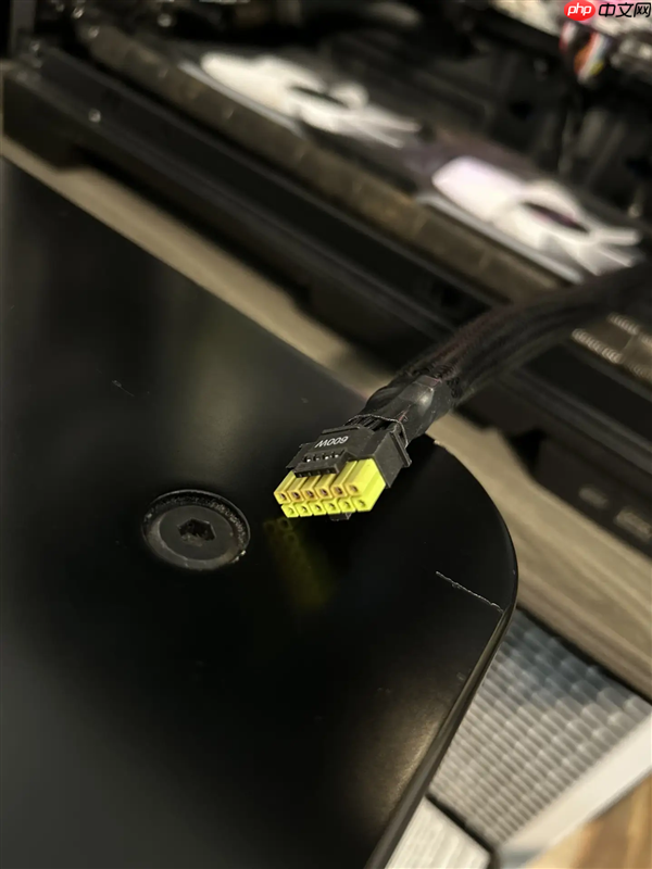 RTX 5090改装上到1350W差点烧毁!华擎温度传感器成功救命