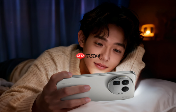 从返乡到守岁,真我GT8 Pro陪你过个“不掉线”的年