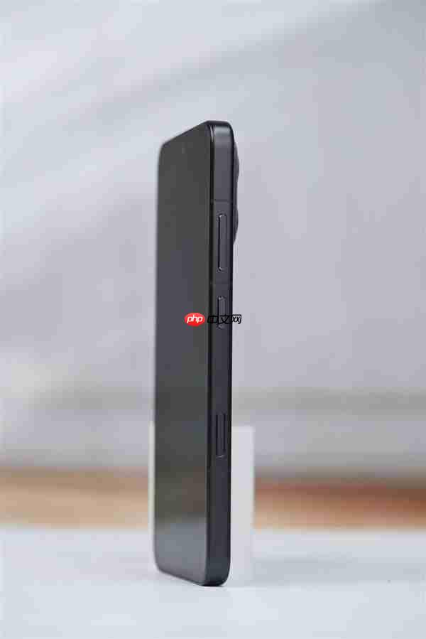 10000mAh巨无霸电池仅2599元起!荣耀WIN RT图赏