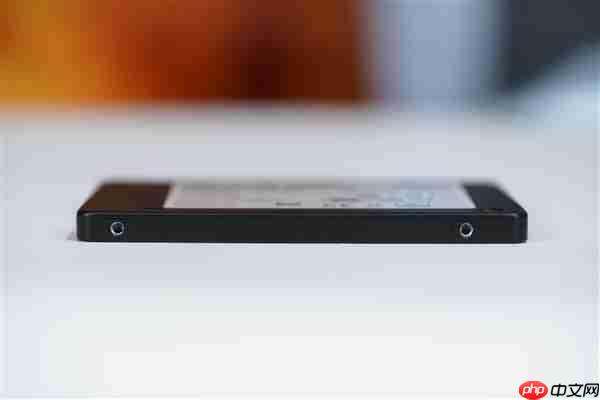 SATA SSD顶尖水平!长江存储SE006 960GB图赏