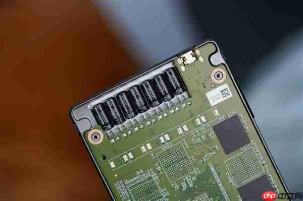 SATA SSD顶尖水平!长江存储SE006 960GB图赏