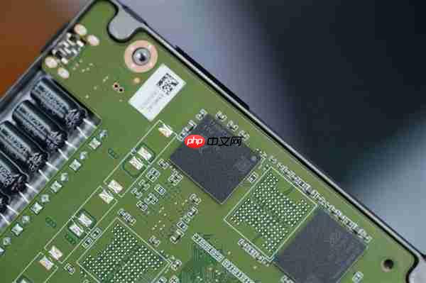 SATA SSD顶尖水平!长江存储SE006 960GB图赏