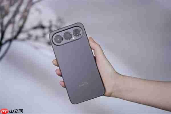 全新横向跑道式设计！荣耀500系列图赏