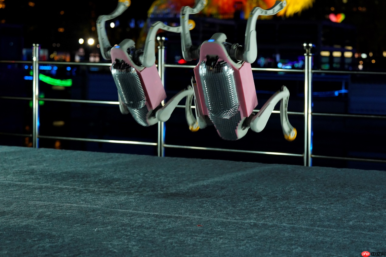 行业首秀！智元机器人联合火花机器人发布机器狗光影表演方阵