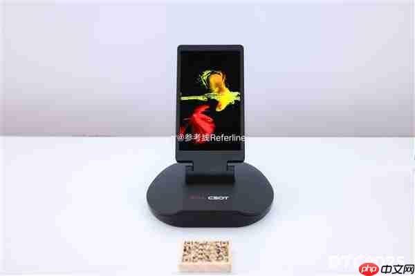 无损分辨率!TCL华星发布全球首款Real Stripe RGB OLED手机显示屏