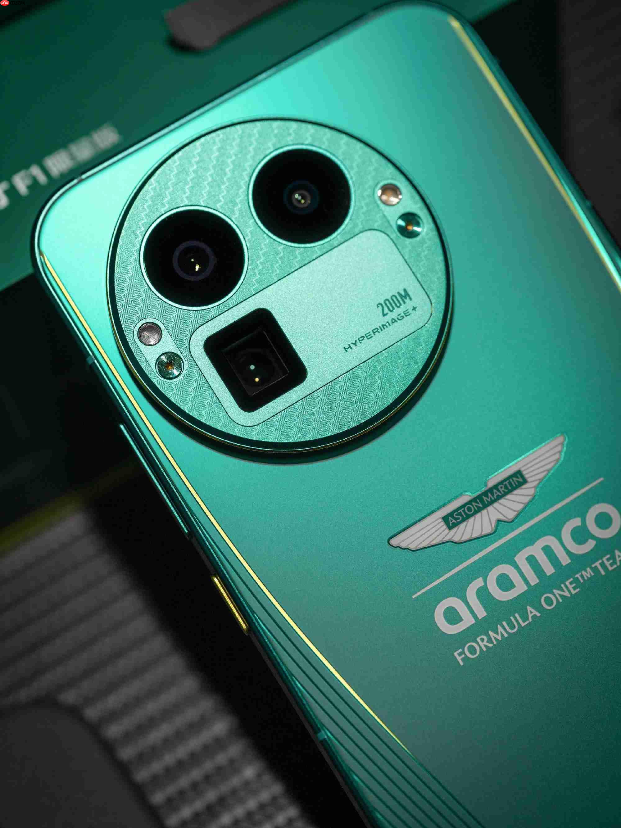 真我GT8 Pro阿斯顿马丁F1限量版正式开售，赛道美学加持