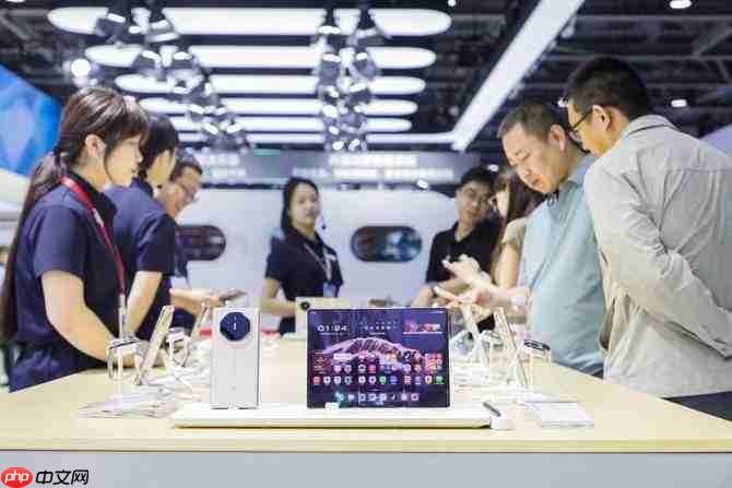 华为携多款明星产品闪耀2025中国移动大会：以技术创新定义智慧生活新范式