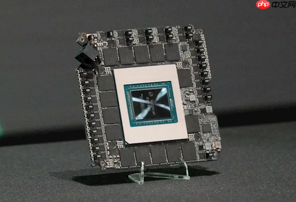 有人做了个RTX 5090公版PCB杯垫！还原度100％