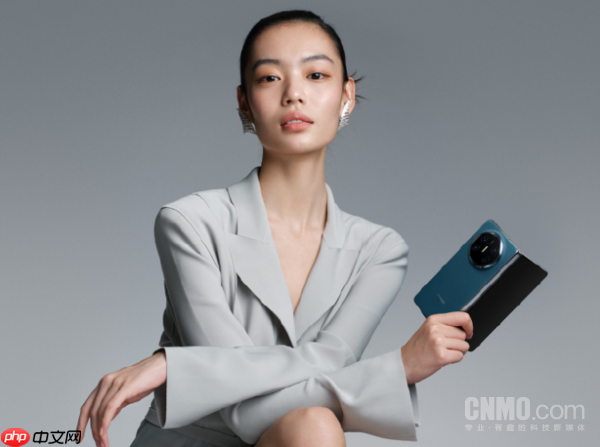 2025年双十一买手机选直板机还是选折叠屏?建议看完这篇再做决定