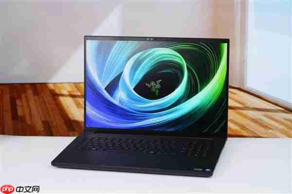 RTX 5090性能怪兽！雷蛇灵刃18 2025游戏本图赏