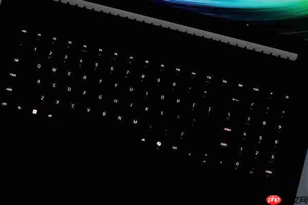 RTX 5090性能怪兽！雷蛇灵刃18 2025游戏本图赏