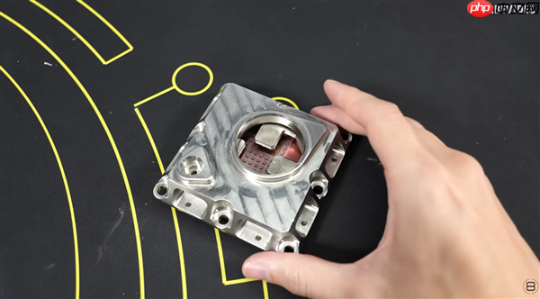 大神玩家动手：9800X3D用上超算的喷雾冷却！可惜不是太完美