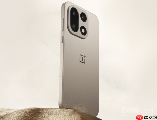 李杰，一加15第三代东方屏荣膺全球最先进屏幕称号