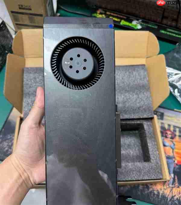 全新RTX 4080 SUPER显卡曝光，搭载32GB大显存，售价达9200元！