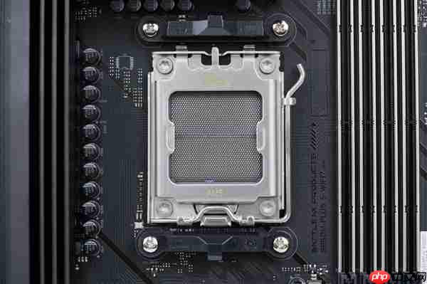 高性价比游戏利器！七彩虹战斧B850M超级黑刃主板图赏