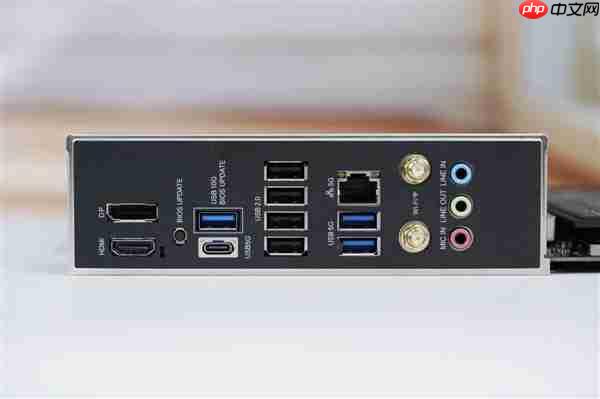 高性价比游戏利器！七彩虹战斧B850M超级黑刃主板图赏