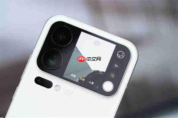 多一块屏对标iPhone 17 Pro Max！小米17 Pro Max图赏