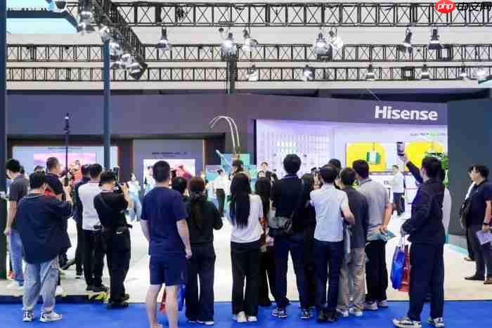 定义大屏新视界，海信多款百吋产品亮相2025电博会现场