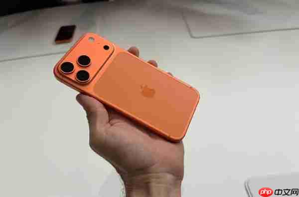 小米17等竞争机型能否给苹果压力！iPhone 17标准版卖爆：富士康郑州20万人赶工