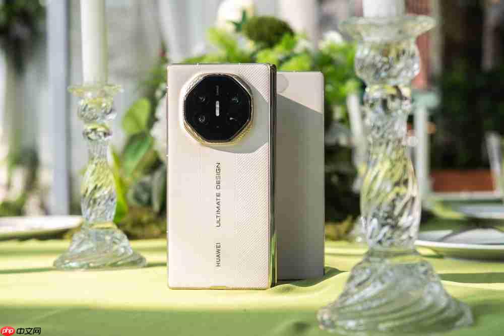 华为Mate XTs体验:降价2000元反而更强了,三折叠实用的开端?