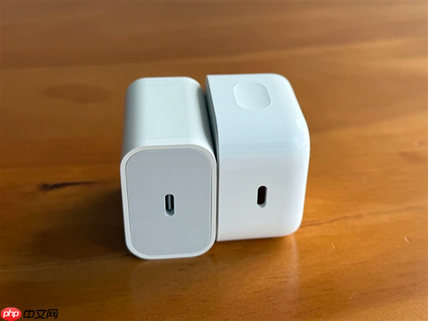 苹果新款40W充电器开箱：体积惊艳 功率密度大提升！