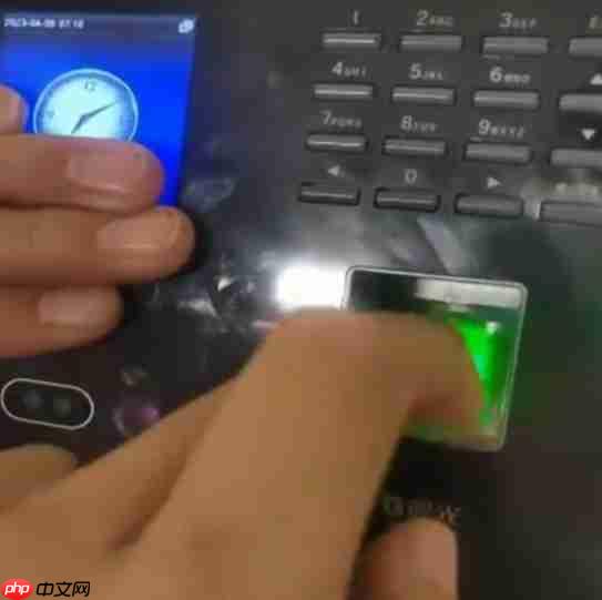 伪造指纹“代打卡”,两名员工被辞退后起诉公司遭驳回