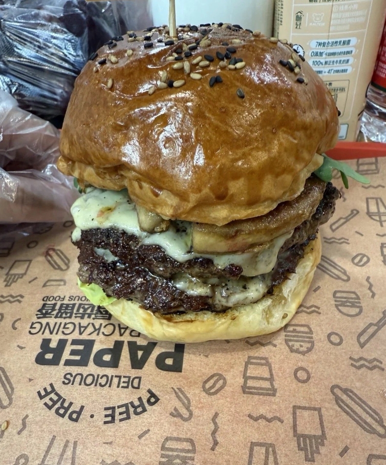 复旦食堂鹅肝汉堡爆火:40吃到外面大几十的水平 - php中文网