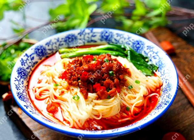 面馆老板的双面人生：凌晨4点做面，晚上踢“汉超” - php中文网