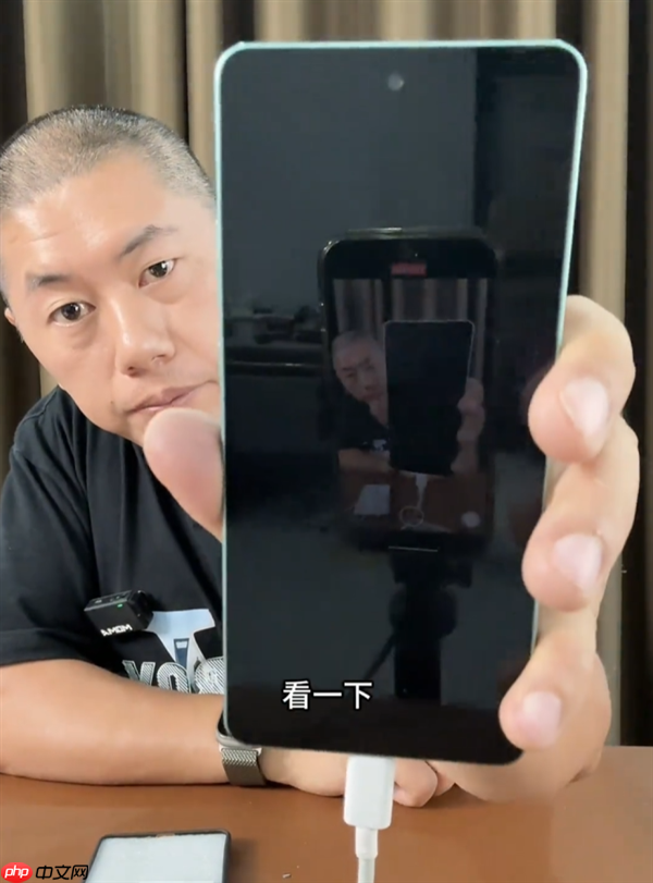 博主实测购买100块一台的智能手机：纯纯诈骗 屏幕只会亮没电图标