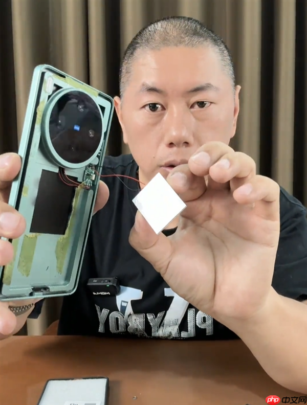 博主实测购买100块一台的智能手机：纯纯诈骗 屏幕只会亮没电图标