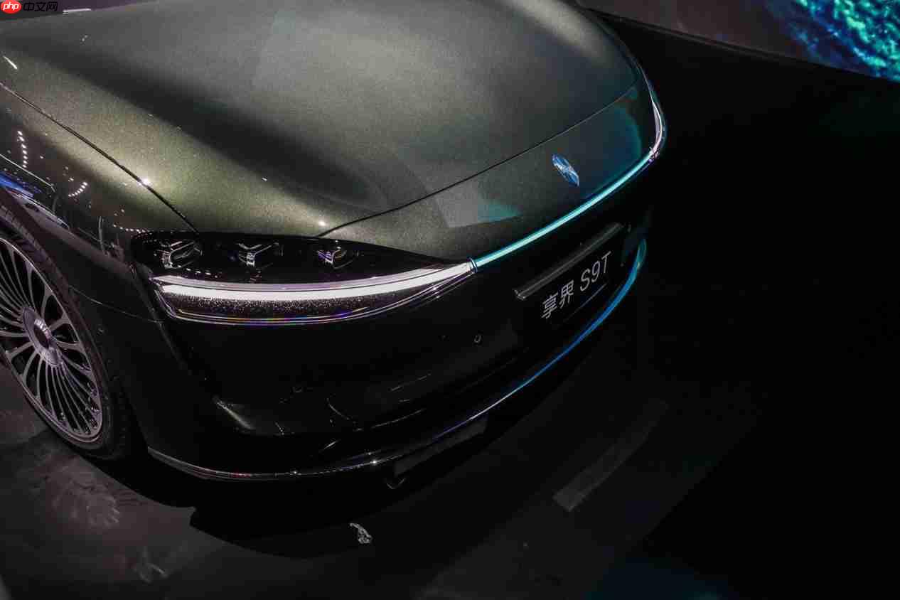 把电影院和K歌房装进车里？享界S9T亮相成都车展