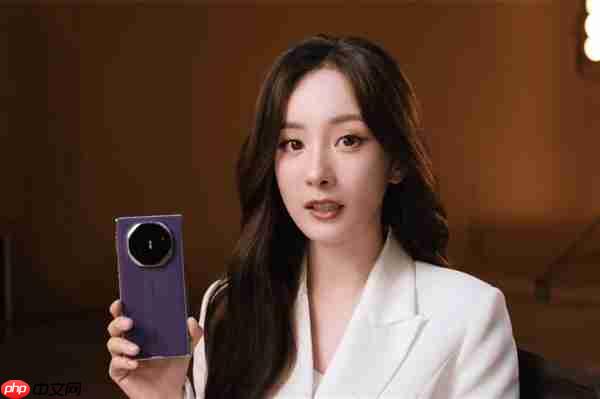 杨幂上手华为Mate XTs非凡大师：改文件看文件像用电脑一样