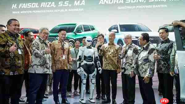 AiMOGA墨甲机器人惊艳亮相印尼车展,加速东南亚智能销售布局