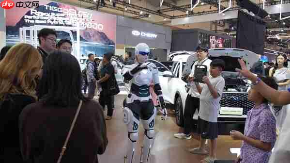 AiMOGA墨甲机器人惊艳亮相印尼车展,加速东南亚智能销售布局