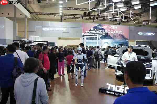 AiMOGA墨甲机器人惊艳亮相印尼车展,加速东南亚智能销售布局