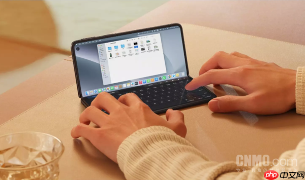 当轻薄不再是折叠屏软肋 手机厂商靠什么“强抢用户”？