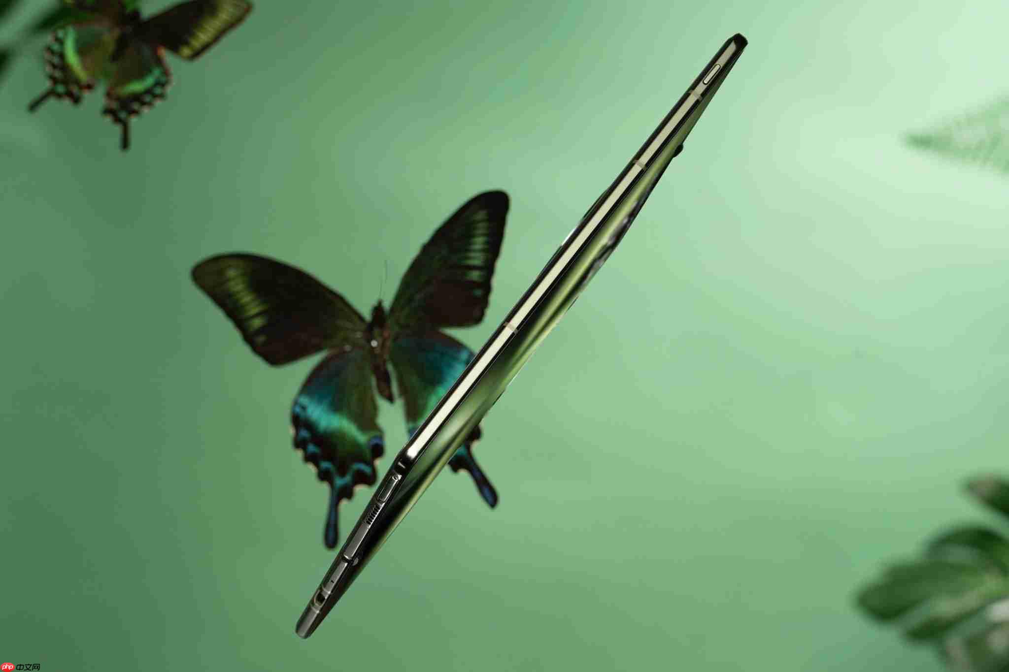 全球最轻大折叠vivo X Fold5正式发布，售价6999元起！