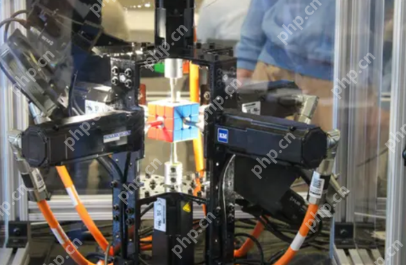 0.103秒！学生团队打破机器人最快还原魔方世界纪录