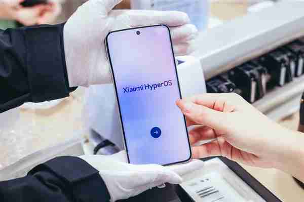 卢伟冰看完小米15 Ultra发布会PPT:直呼内容太多了 需要删减