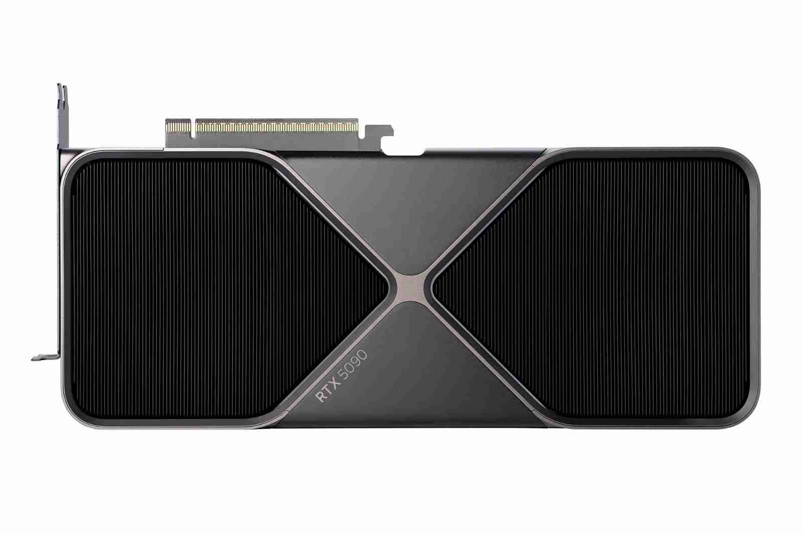 公版RTX 5090超薄结构仅需2插槽!依靠液态金属散热