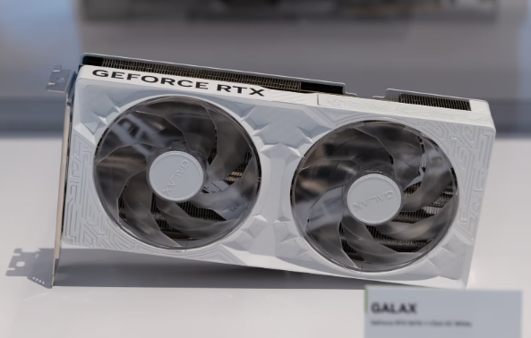 50系列显卡实体抢先看:公版纤薄高雅 非公版硕大无比